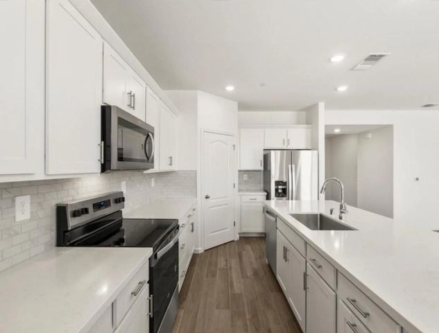 2261 Hewins St, Manteca, CA 95337