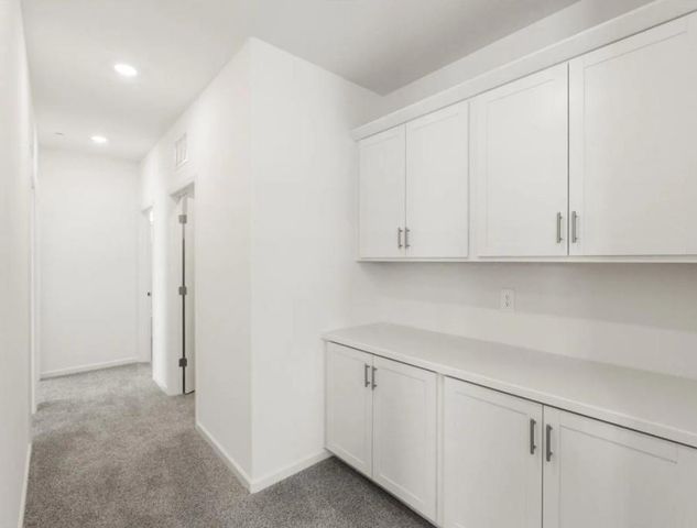 2261 Hewins St, Manteca, CA 95337