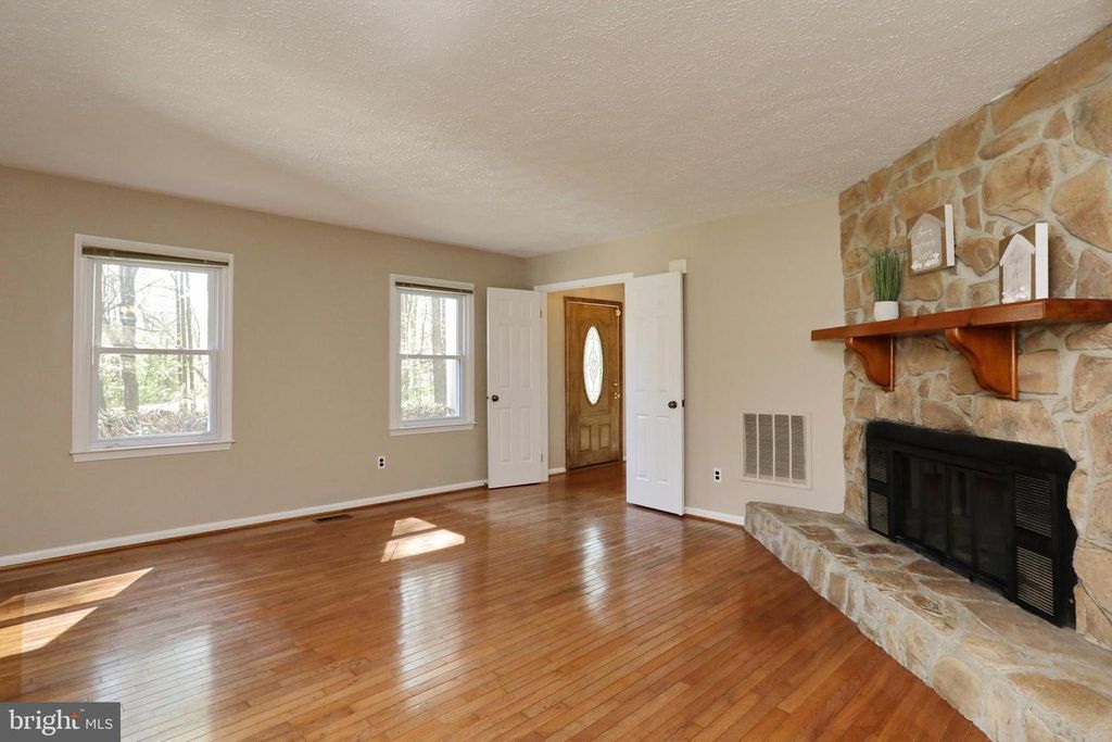 Image 5 of property listing at 4255 SHELTON DR, Pomfret, MD 20675