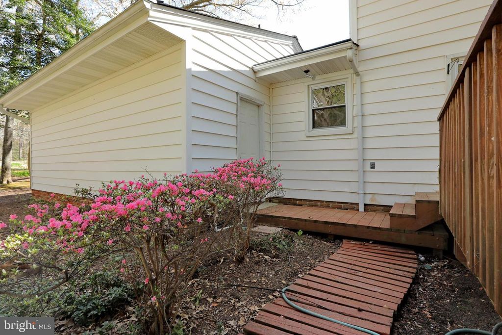 Image 74 of property listing at 4255 SHELTON DR, Pomfret, MD 20675
