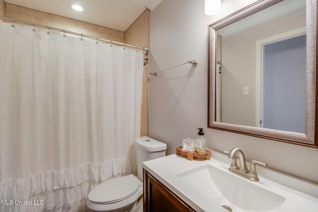 830 Bluewood Drive, Biloxi, MS 39532