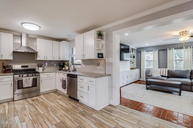 830 Bluewood Drive, Biloxi, MS 39532