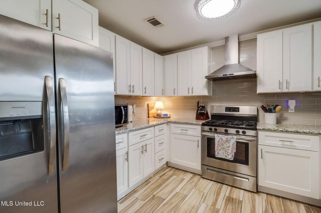 830 Bluewood Drive, Biloxi, MS 39532