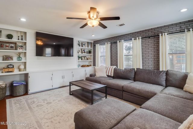 830 Bluewood Drive, Biloxi, MS 39532