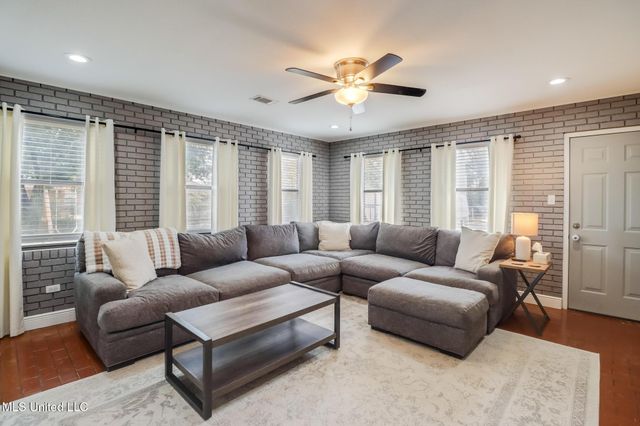 830 Bluewood Drive, Biloxi, MS 39532