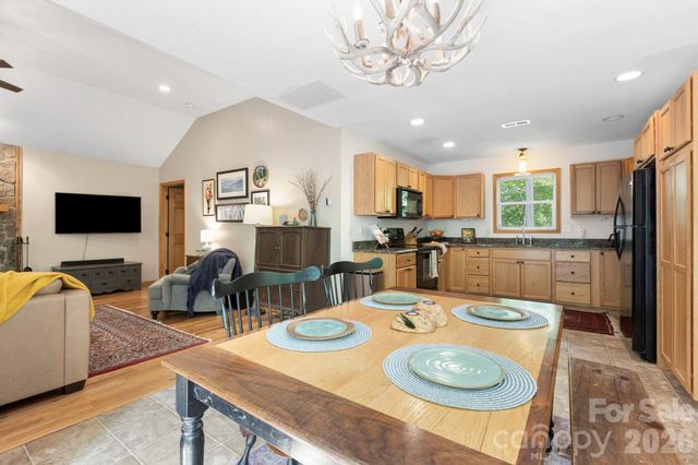 500 Winter Star Road, Burnsville, NC 28714