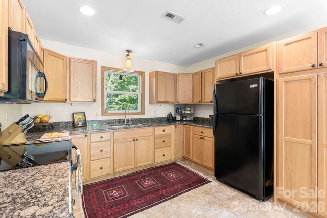 500 Winter Star Road, Burnsville, NC 28714