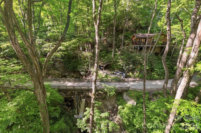 500 Winter Star Road, Burnsville, NC 28714