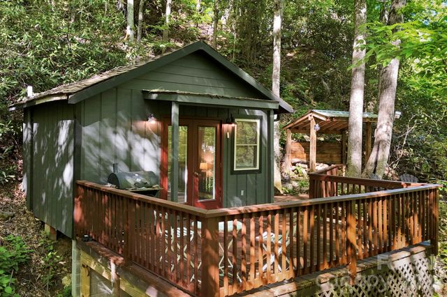 500 Winter Star Road, Burnsville, NC 28714