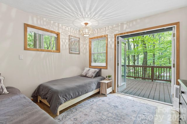 500 Winter Star Road, Burnsville, NC 28714
