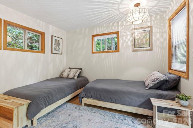 500 Winter Star Road, Burnsville, NC 28714
