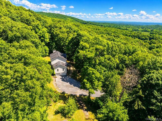 138 Half Moon Road, Highland, NY 12528
