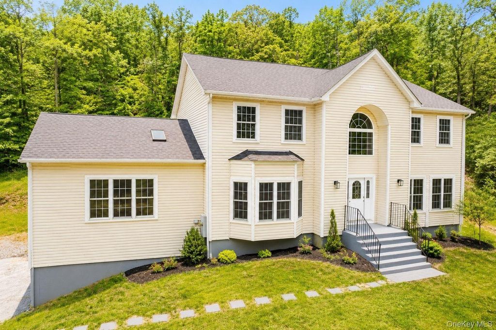 138 Half Moon Road, Highland, NY 12528