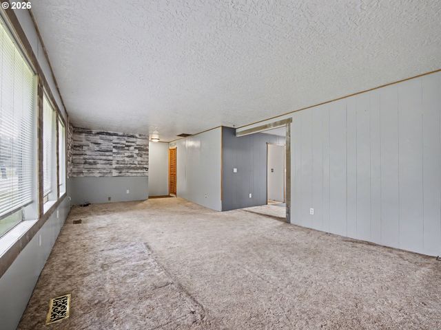 23161 Se BORNSTEDT Rd, Sandy, OR 97055