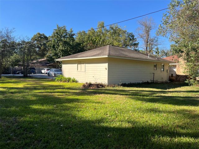 2402 Fawnwood Lane, Spring, TX 77386