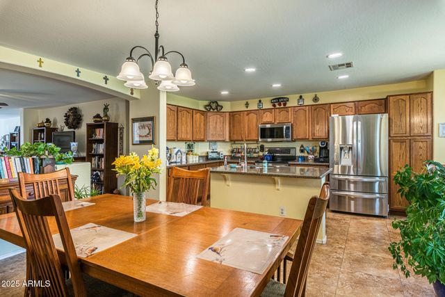 1456 E HOLIDAY Drive, Casa Grande, AZ 85122