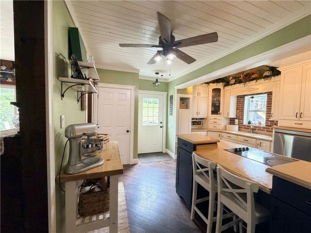 210 Piersol Ave, Bentleyville, PA 15314