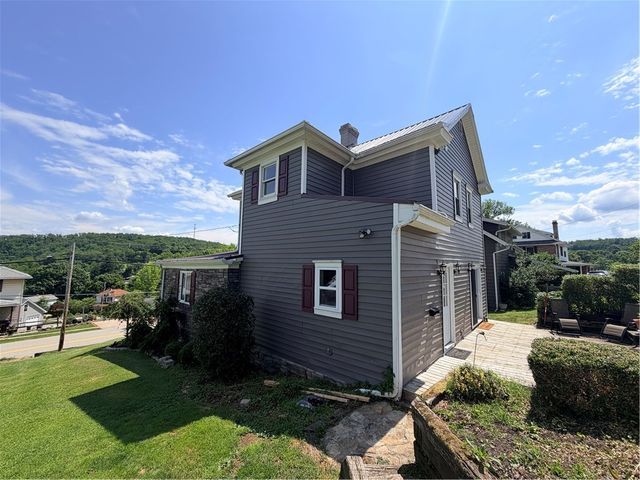210 Piersol Ave, Bentleyville, PA 15314