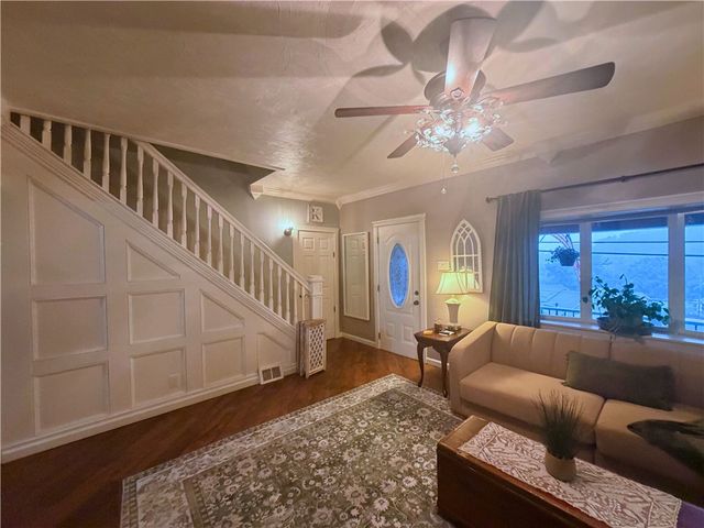 210 Piersol Ave, Bentleyville, PA 15314