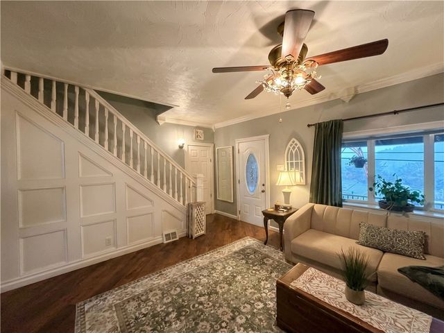 210 Piersol Ave, Bentleyville, PA 15314