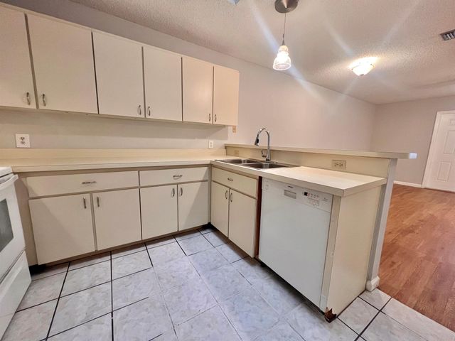 5330 Elmhurst Road G, West Palm Beach, FL 33417