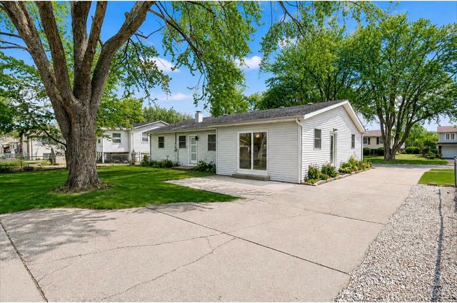 8766.. S 83RD CT.. Avenue, Hickory Hills, IL 60457
