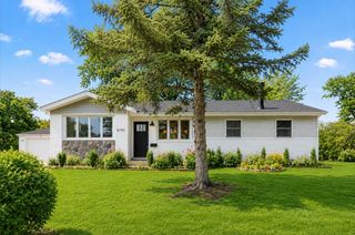 8766.. S 83RD CT.. Avenue, Hickory Hills, IL 60457