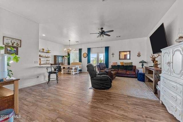 25516 W HUNTER Drive, Wittmann, AZ 85361