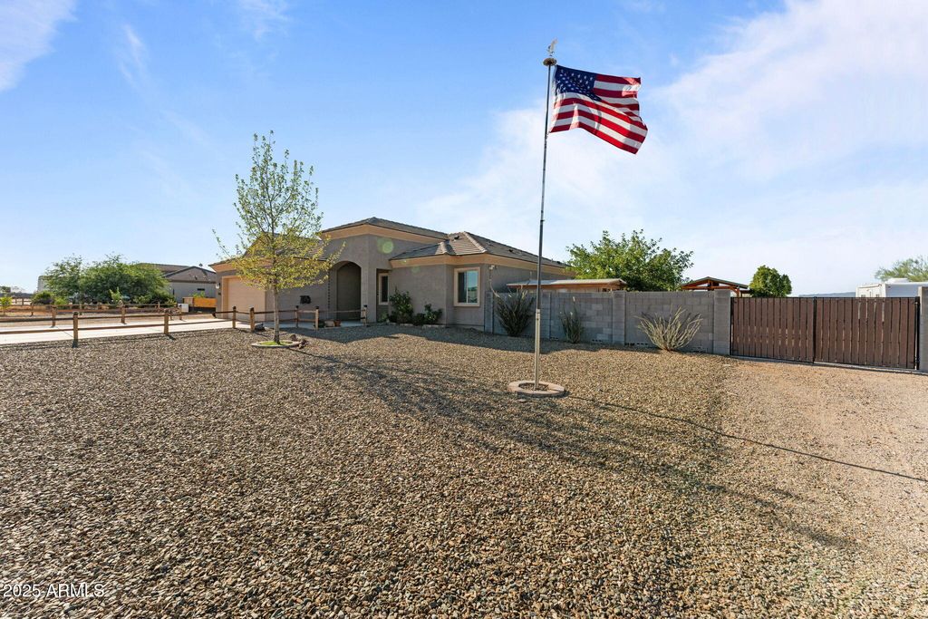 25516 W HUNTER Drive, Wittmann, AZ 85361