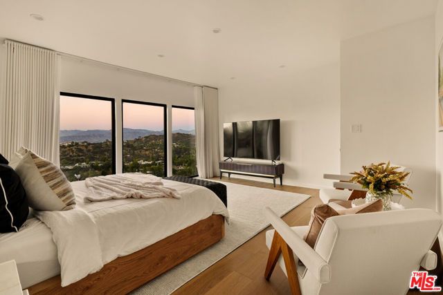 8620 Skyline Drive, Los Angeles, CA 90046
