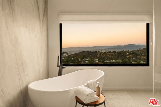 8620 Skyline Drive, Los Angeles, CA 90046