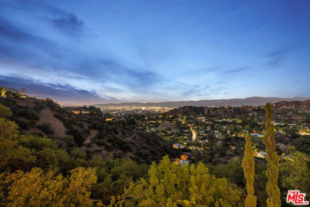 8620 Skyline Drive, Los Angeles, CA 90046