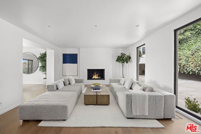 8620 Skyline Drive, Los Angeles, CA 90046