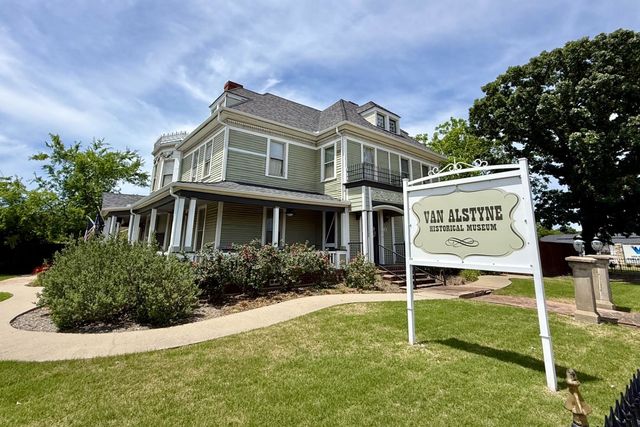 3166 Basswood Way, Van Alstyne, TX 75495