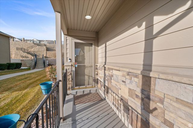 1827 E WHITETAIL DR, Layton, UT 84040