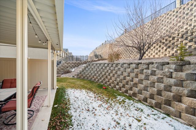1827 E WHITETAIL DR, Layton, UT 84040