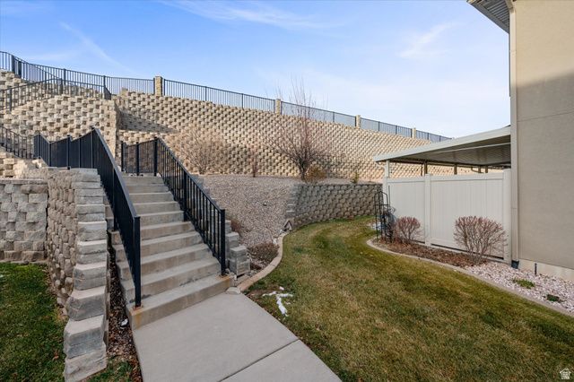 1827 E WHITETAIL DR, Layton, UT 84040
