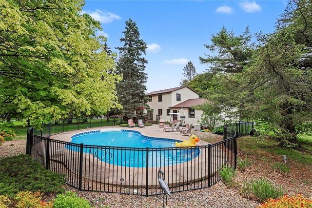 10 High Point Drive, Parma, NY 14559