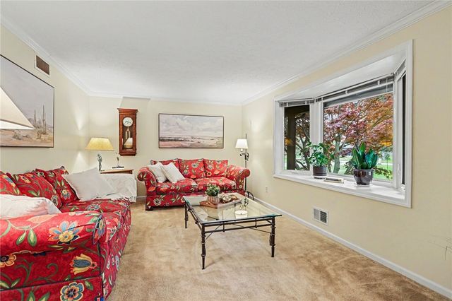 10 High Point Drive, Parma, NY 14559