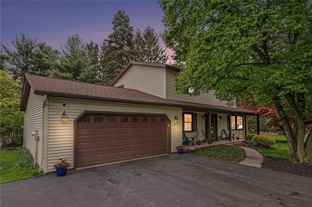 10 High Point Drive, Parma, NY 14559