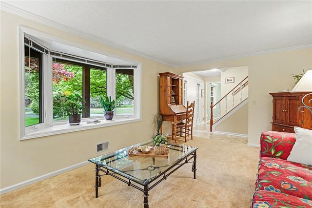 10 High Point Drive, Parma, NY 14559