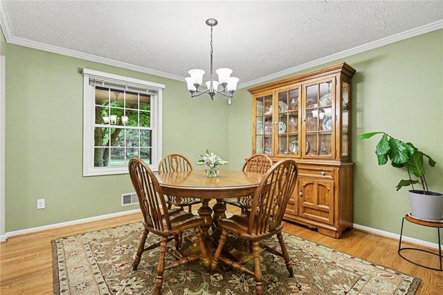 10 High Point Drive, Parma, NY 14559