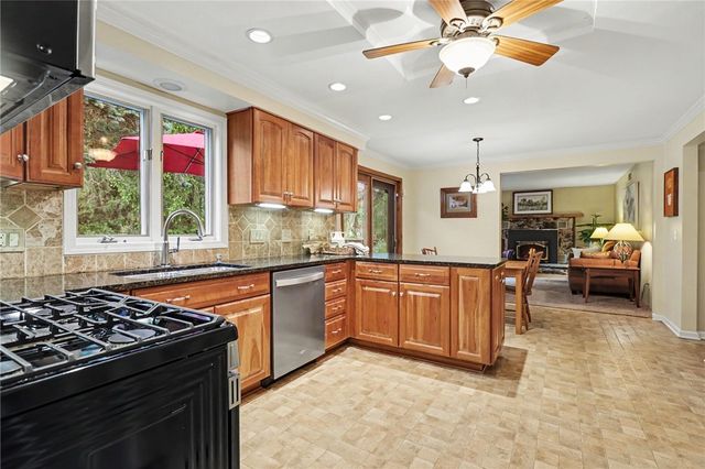 10 High Point Drive, Parma, NY 14559