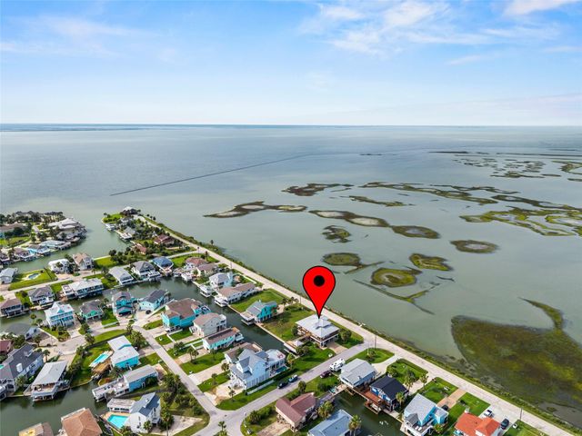 4301 Jolly Roger Road, Jamaica Beach, TX 77554