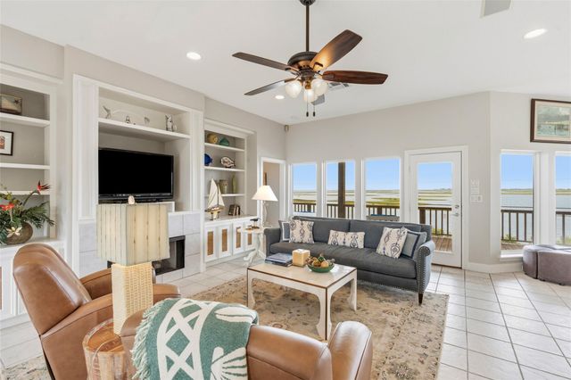 4301 Jolly Roger Road, Jamaica Beach, TX 77554