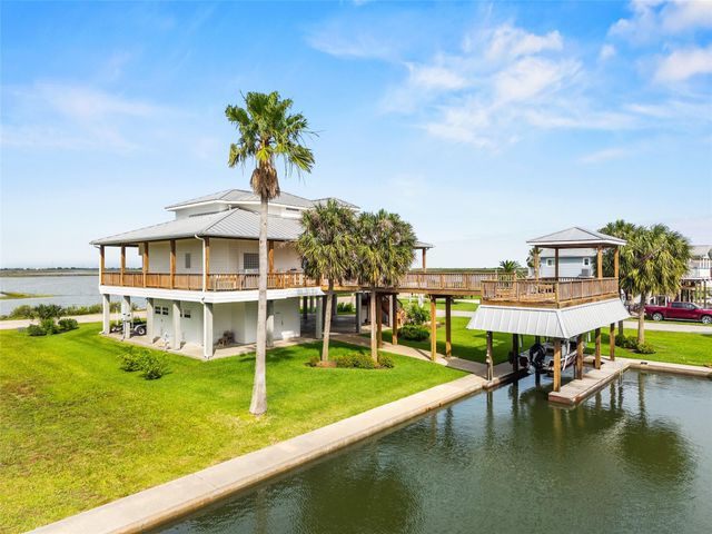 4301 Jolly Roger Road, Jamaica Beach, TX 77554