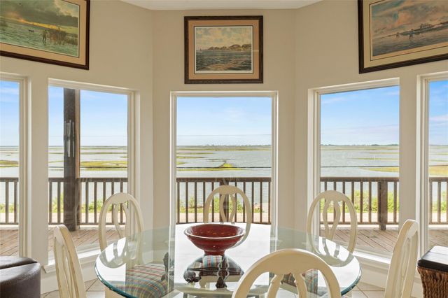 4301 Jolly Roger Road, Jamaica Beach, TX 77554
