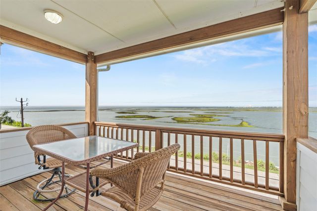 4301 Jolly Roger Road, Jamaica Beach, TX 77554