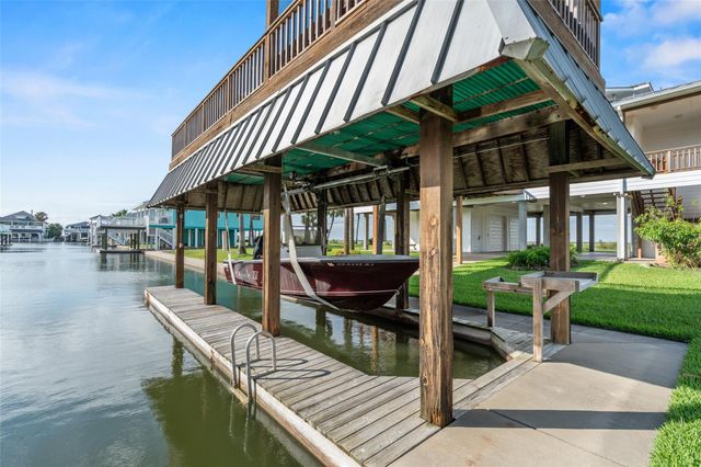 4301 Jolly Roger Road, Jamaica Beach, TX 77554
