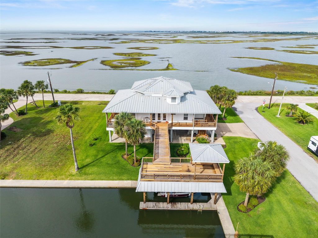 4301 Jolly Roger Road, Jamaica Beach, TX 77554